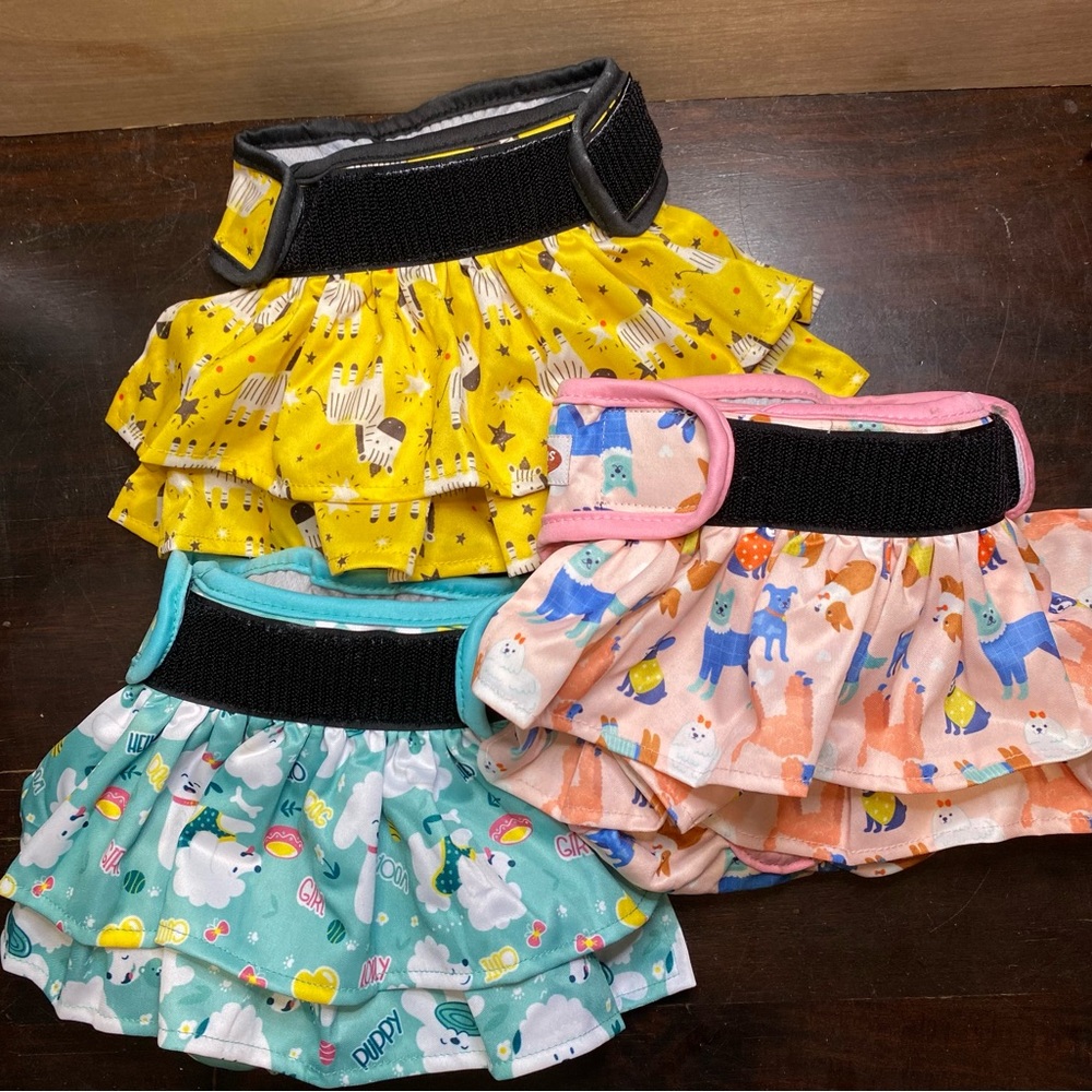 Pouchie sprouts female doggie diapers size medium